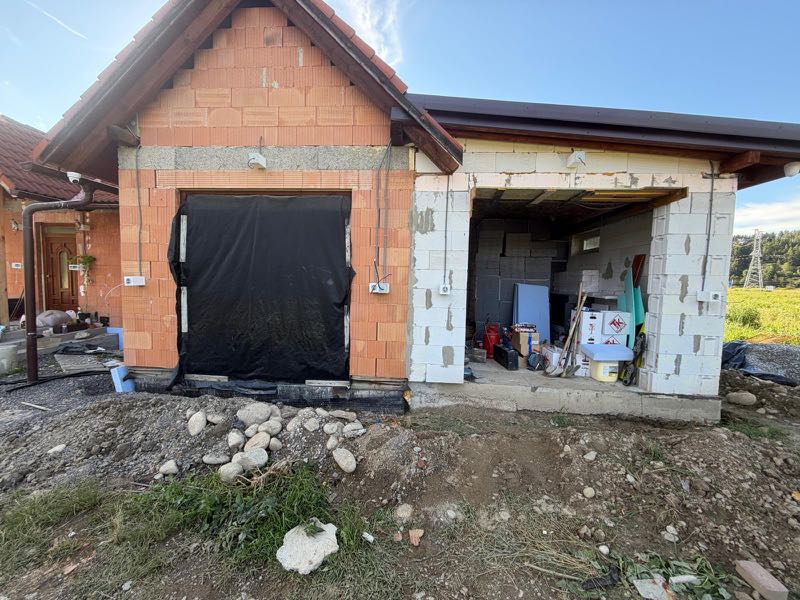 Murivo garáže a prístavby rodinného domu