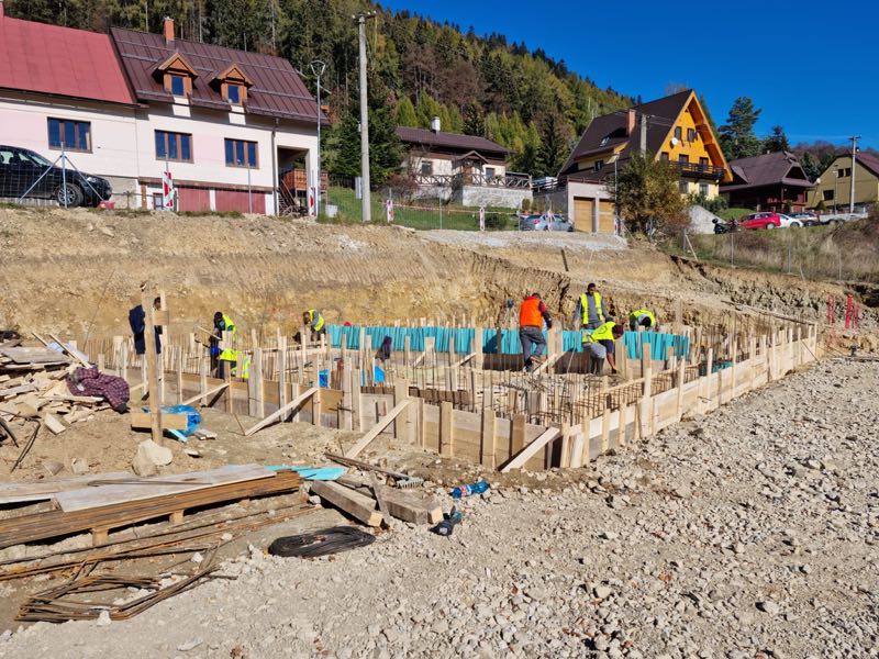 Debnenie a betonáž základov rodinného domu, realizácia Fixor